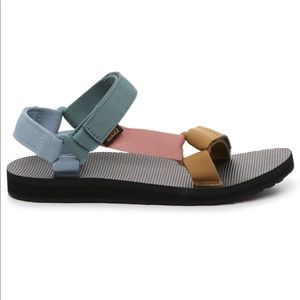 NWT Teva- ORIGINAL UNIVERSAL SANDAL, colorblock